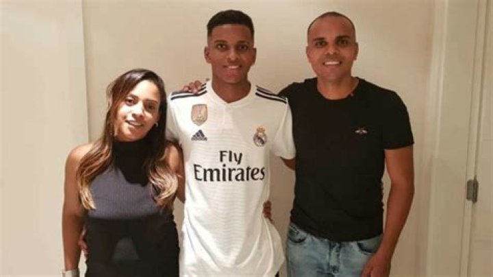 Rodrygo parents: Eric Goes, Denise Goes 1 15607690644393
