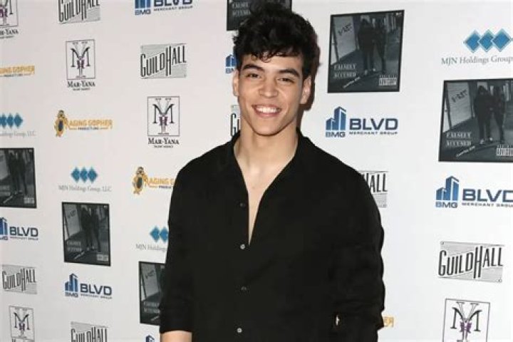 Aaron Dominguez Age, Weight, Height, Measurements