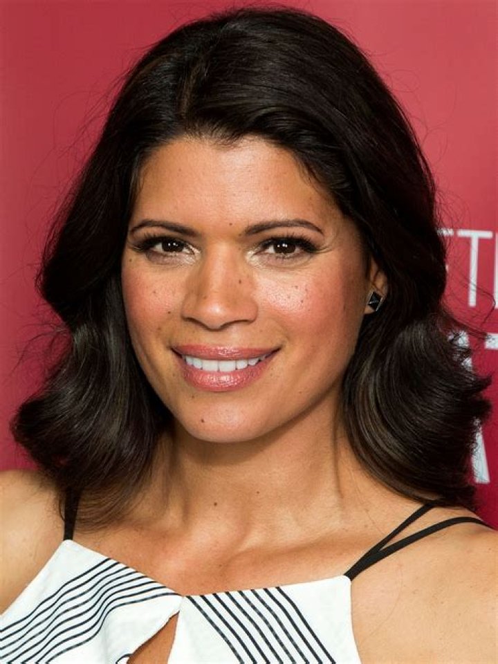 Andrea Navedo Bra Size, Age, Weight, Height, Measurements