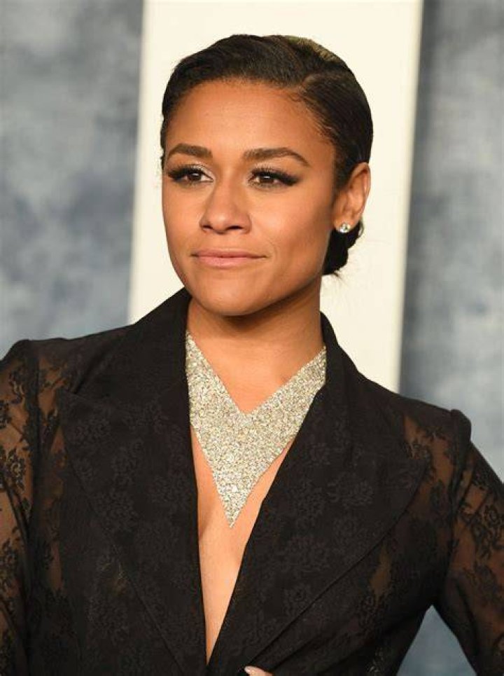 Does Ariana DeBose speak Spanish? What languages can Ariana DeBose speak? 1 Ariana DeBose