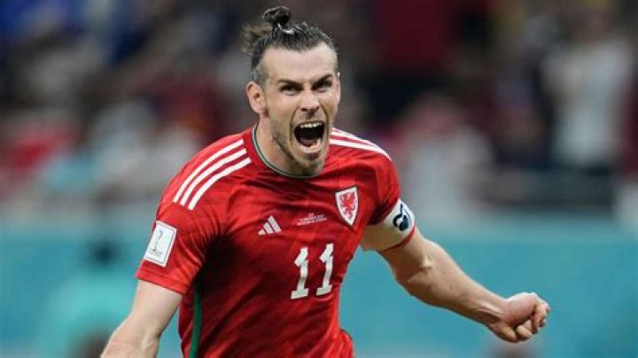 Gareth Bale parents: Debbie Bale, Frank Bale 1 Gareth Bale Wales