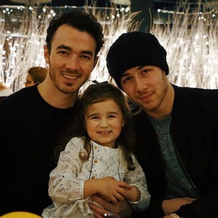 Is Nick Jonas a dad?