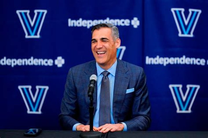 Basketball: Why does Jay Wright not wear suits? 1 Jay Wright