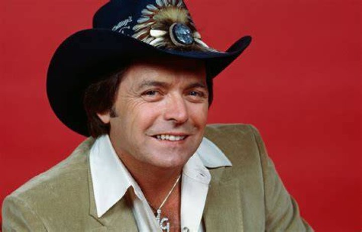 Is Mickey Gilley still alive today? Did Mickey Gilley pass? 1 mickey gilley