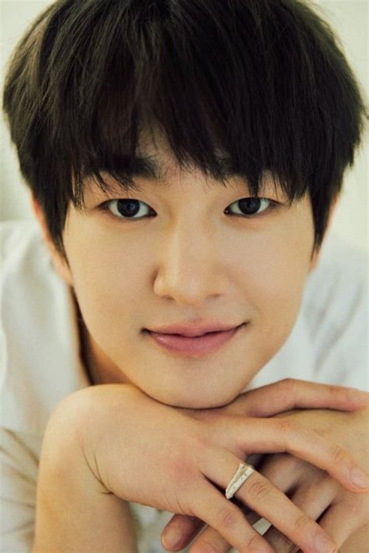 Onew Biography