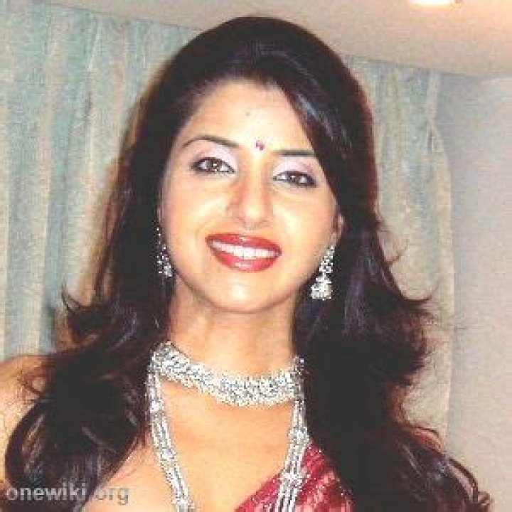 Saadhika Randhawa Net Worth