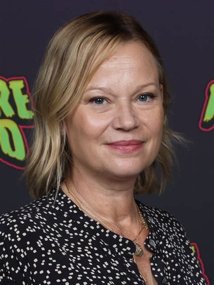 Samantha Mathis Bra Size, Age, Weight, Height, Measurements