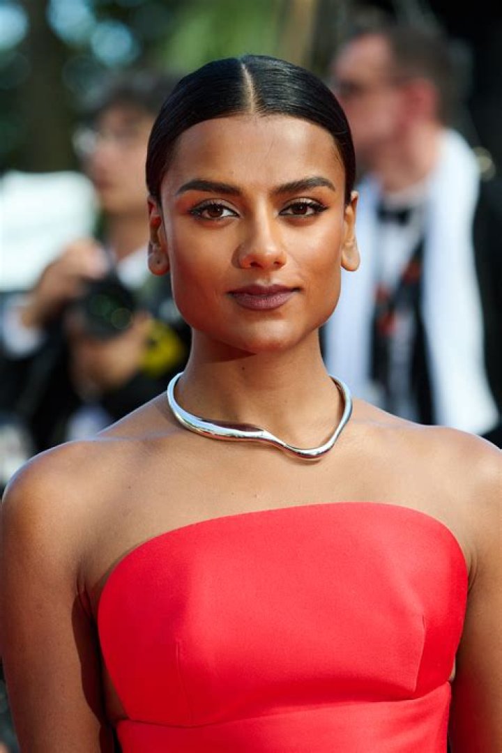 Simone Ashley height, weight: How tall is Simone Ashley? How much does Simone Ashley weigh? 1 Simone Ashley